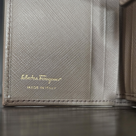 Ferragamo Vara Bow wallet - Picture 7 of 13